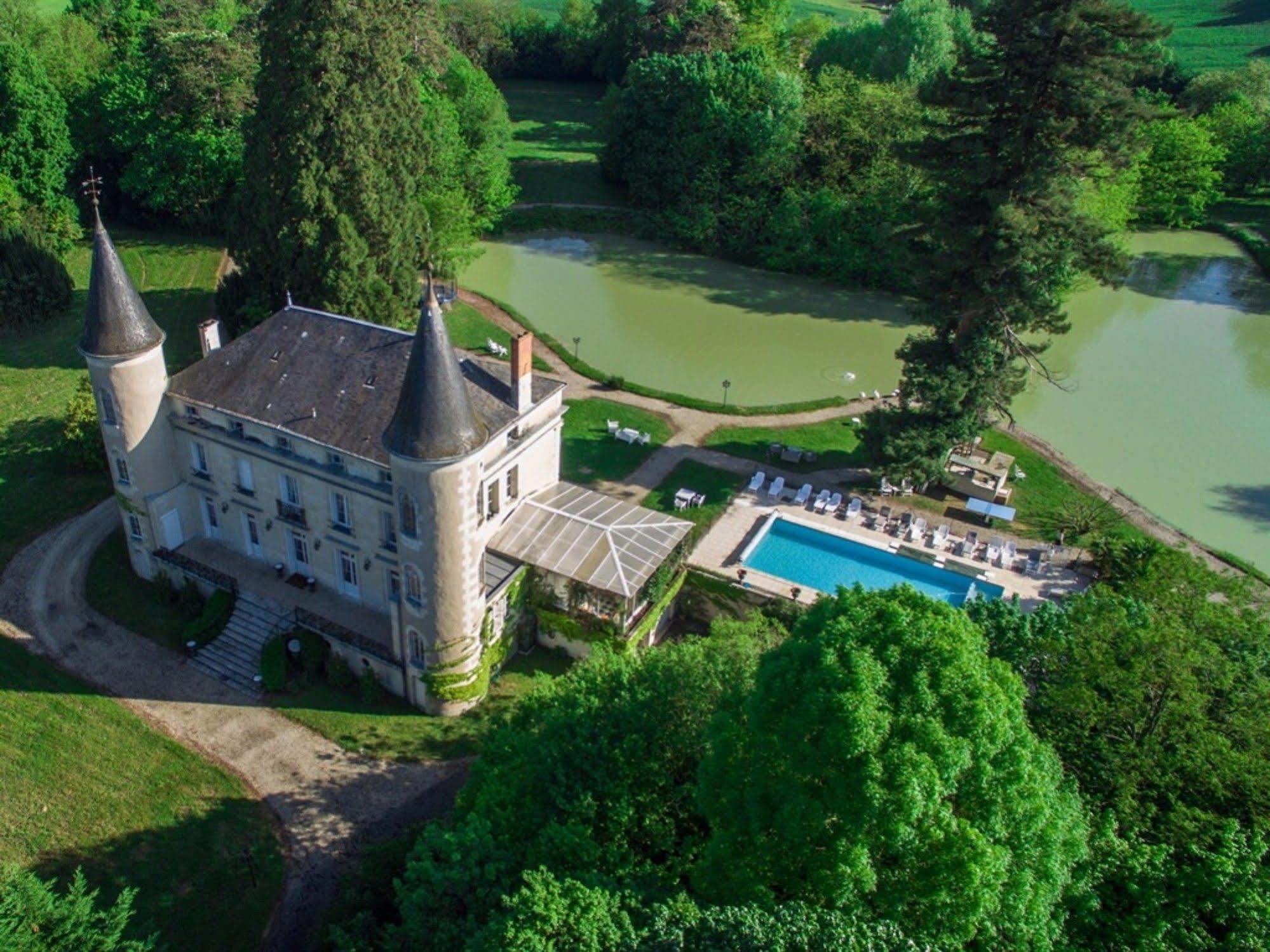 Chateau Les Vallees Tournon-Saint-Pierre Exterior foto