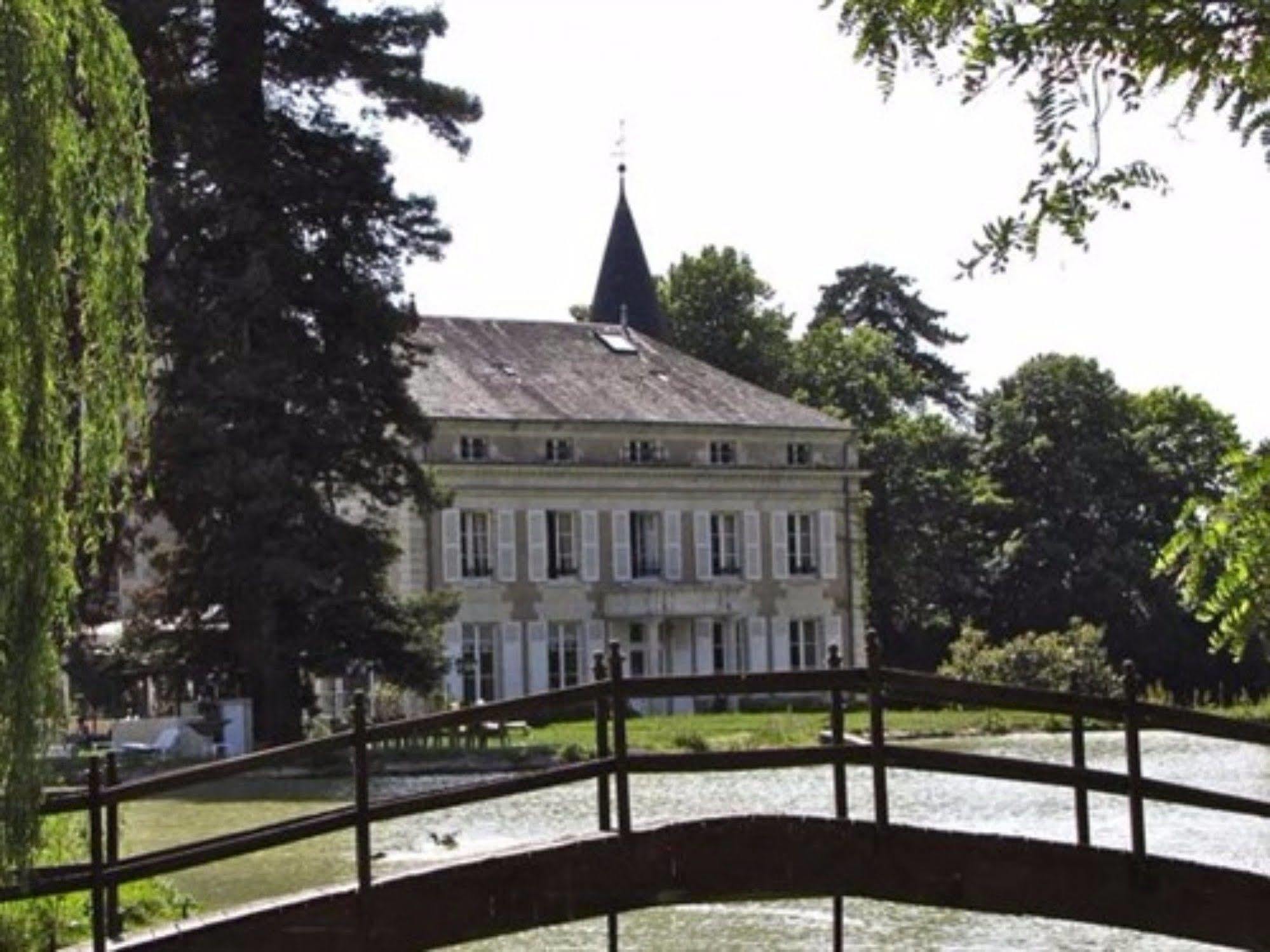 Chateau Les Vallees Tournon-Saint-Pierre Exterior foto