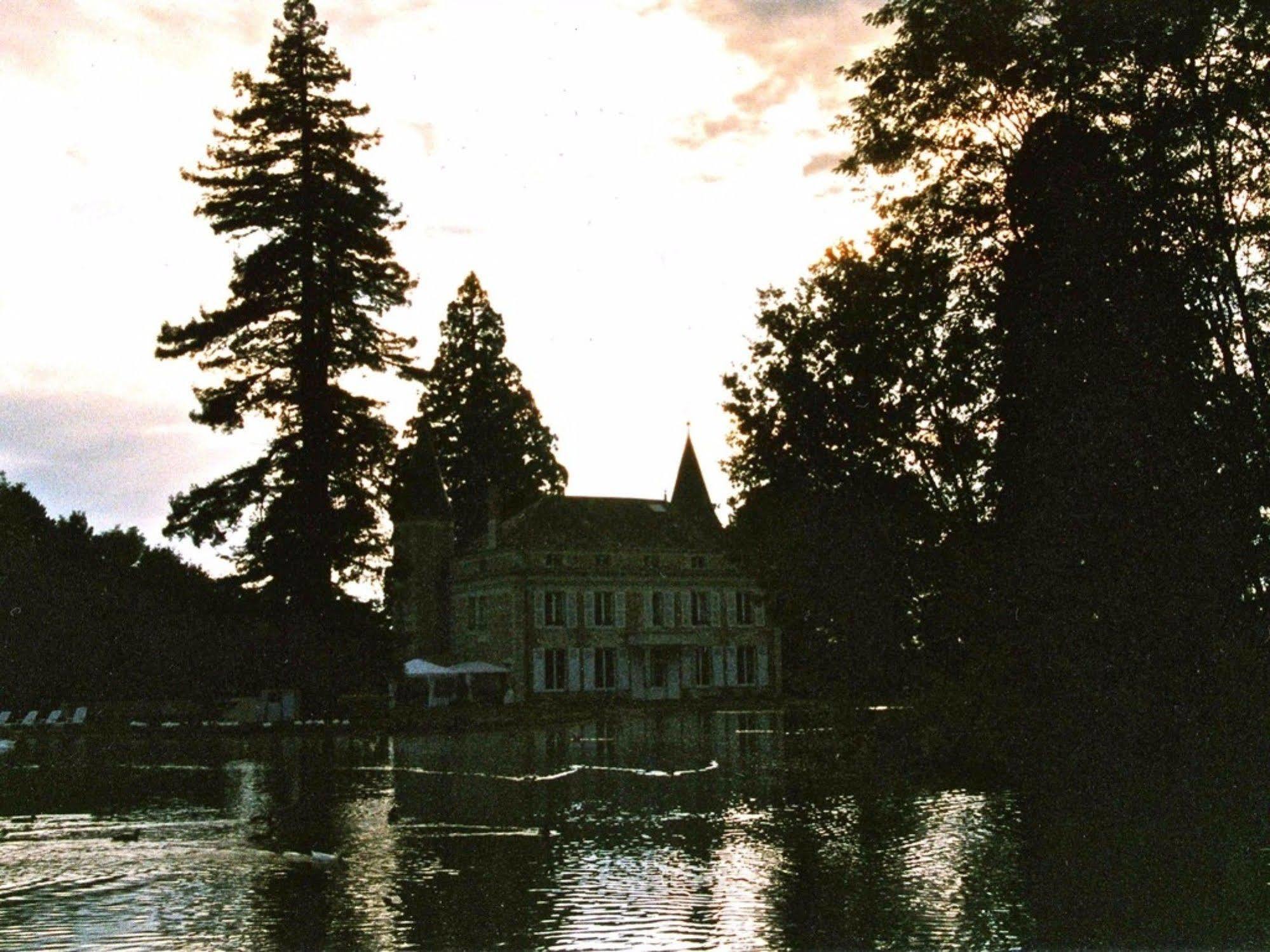 Chateau Les Vallees Tournon-Saint-Pierre Exterior foto